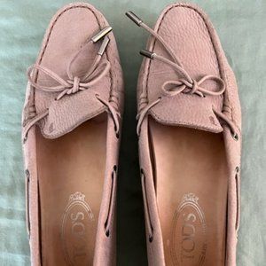 Tod's Driving Shoes (Gommino) size 38 (8) in pinky beige suede